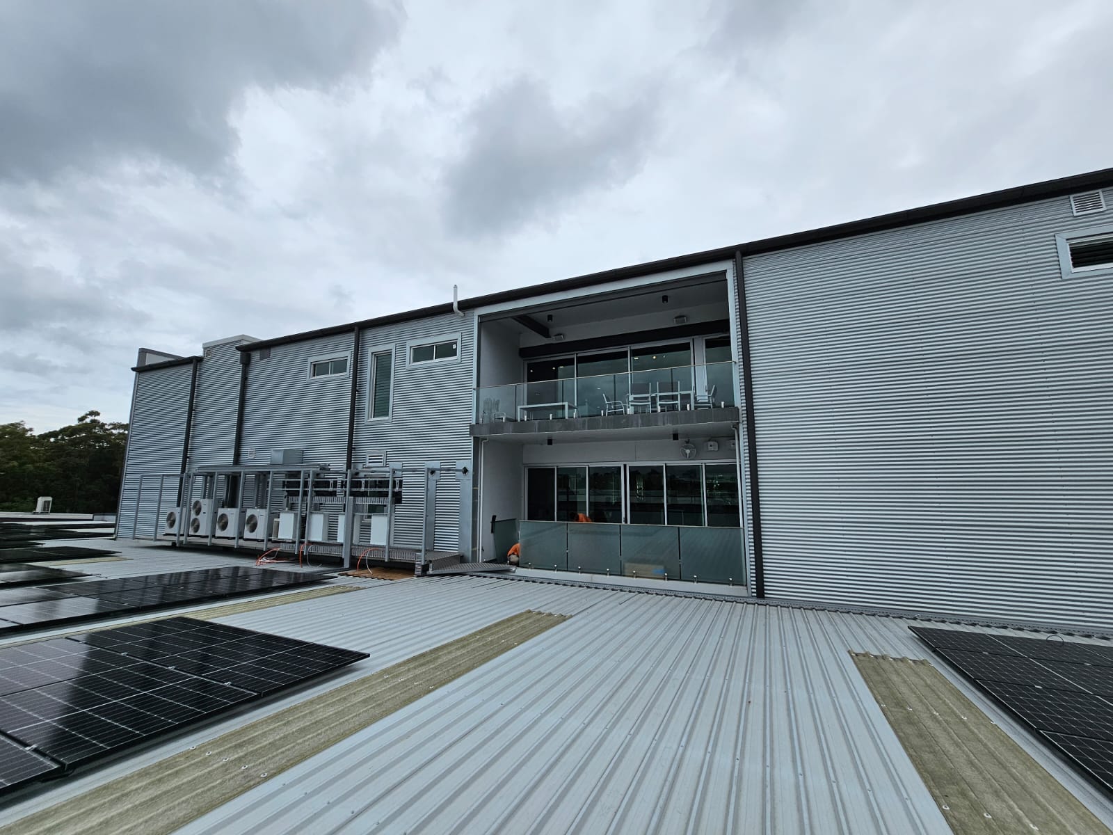 Commercial rooftop solar installation